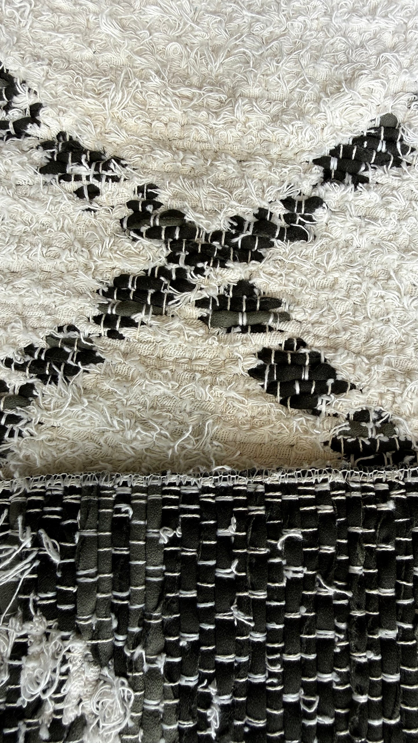 Zoom texture tapis Artisanal Réversible kaki - Olivó - 170x240 - Nénita Déco -