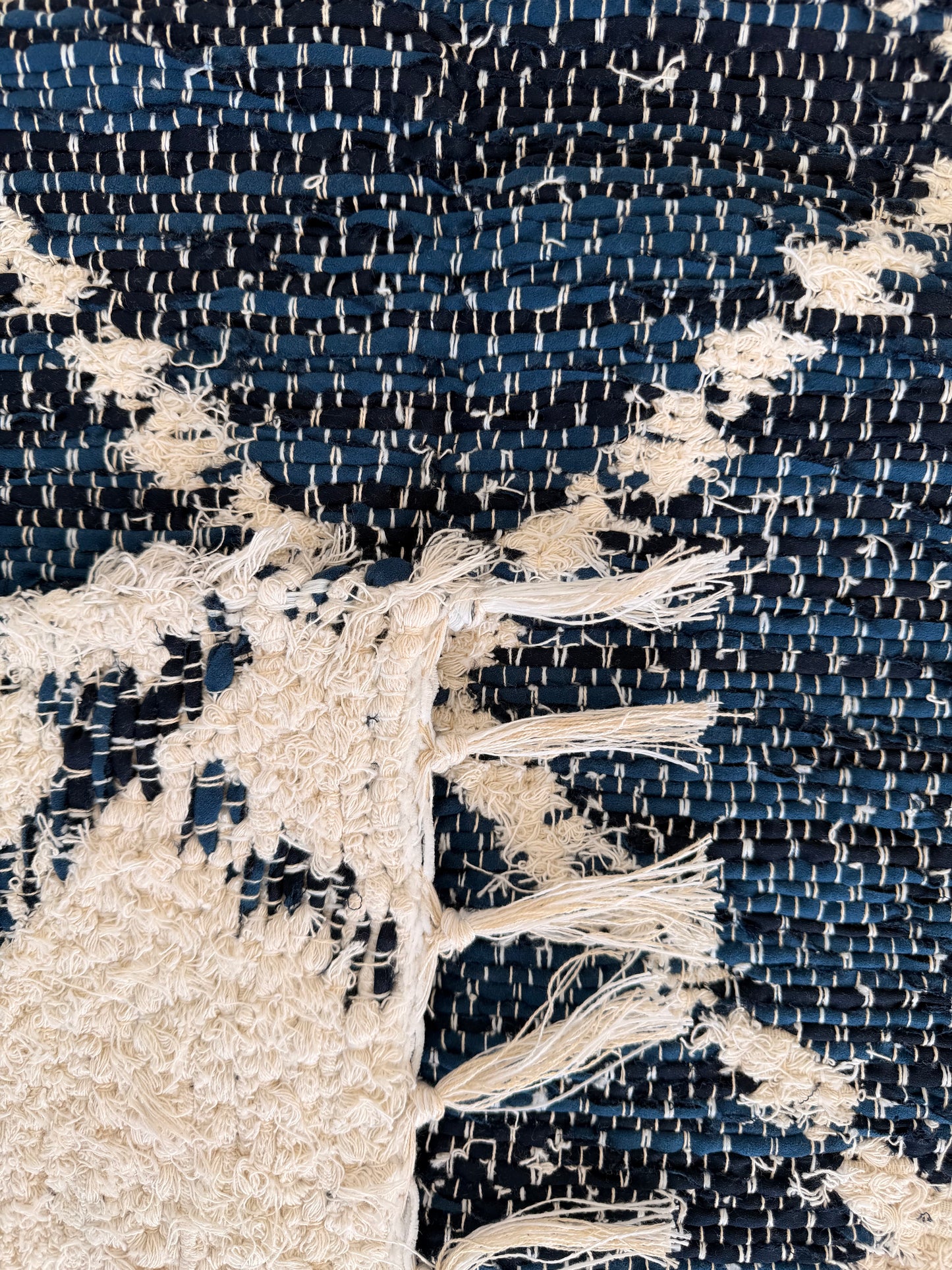 Tapis artisanal lavande réversible en coton recyclé, tissé en Espagne.