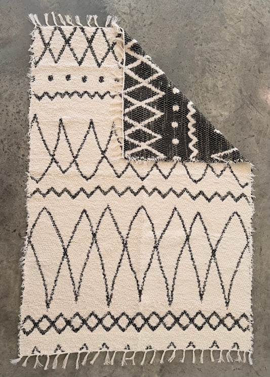 Tapis artisanal berbère réversible kaki Oliva en coton recyclé, motif losange, idéal salon, chambre ou entré