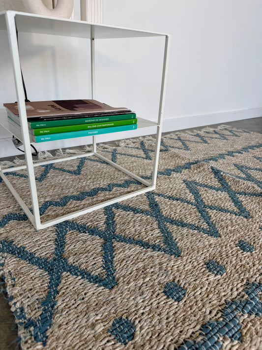 Tapis artisanal bleu en jute réversible, tissé en Espagne.
