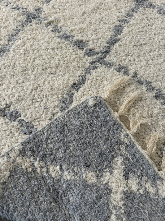 tapis artisanal beige losanges gris