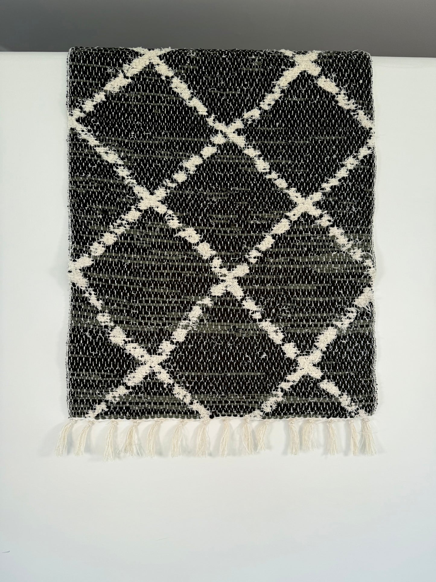 Tapis artisanal berbère réversible kaki Oliva 70x120 en coton recyclé, motif losange, idéal entrée, salle de bain ou petit espace