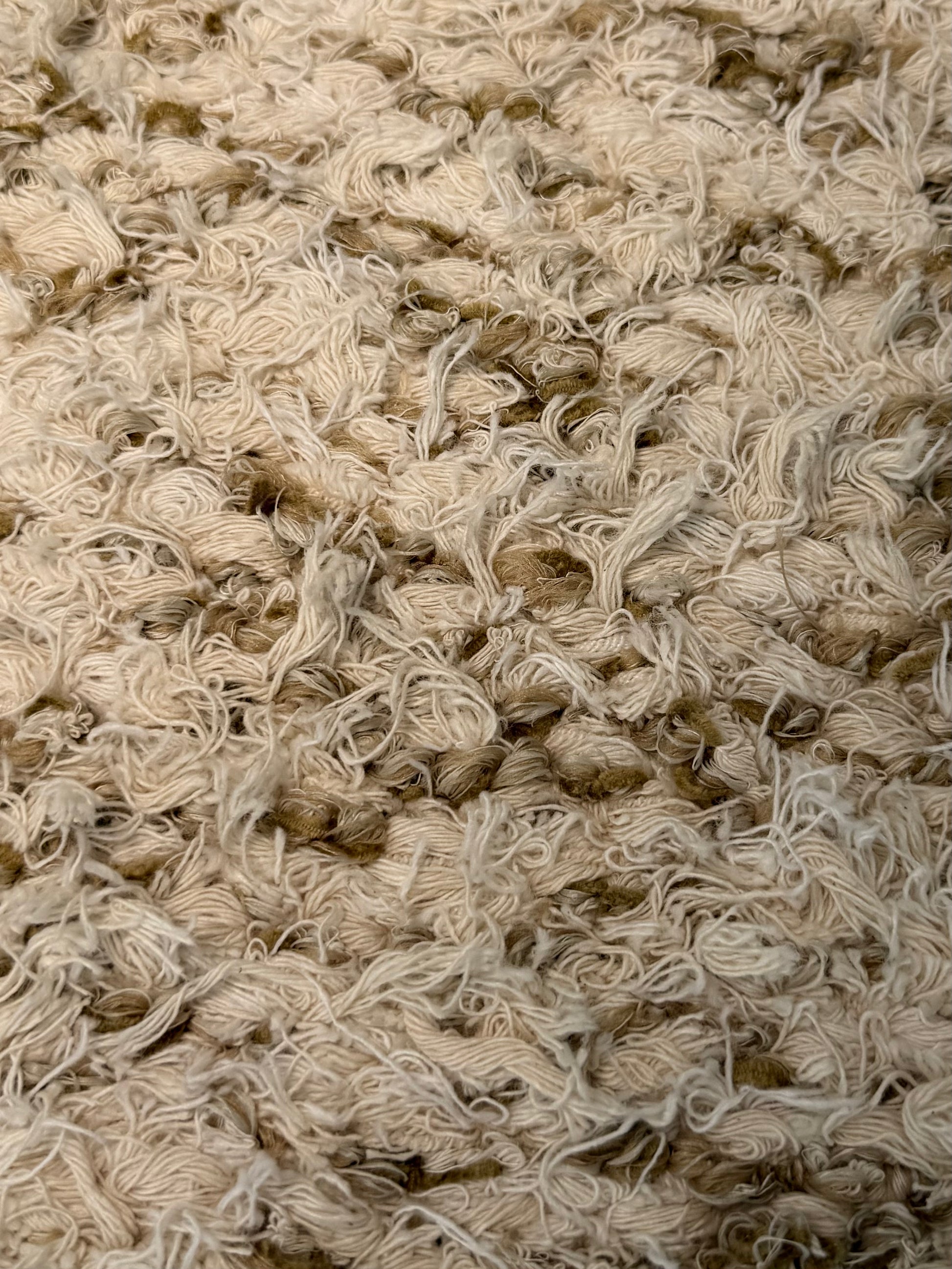 Tapis beige 60x130 en coton recyclé, texture bouclette artisanale